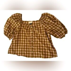 Size Large Universal Threads button down top.